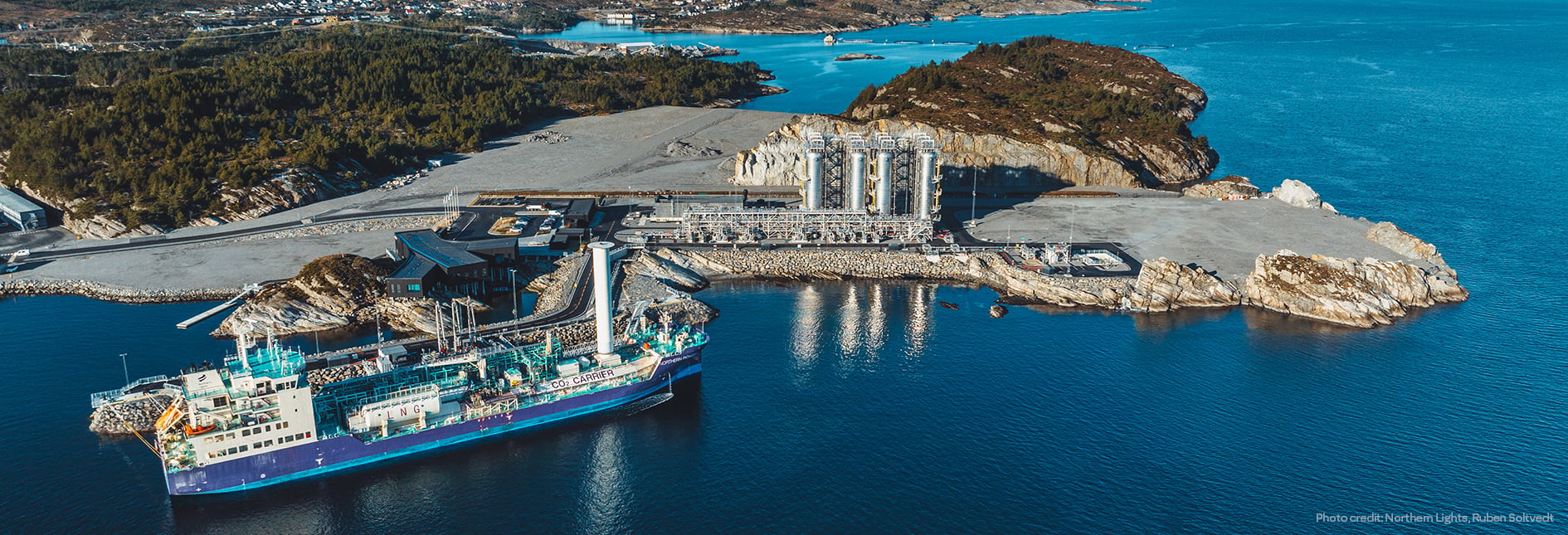 Vessel outside energy storage facility