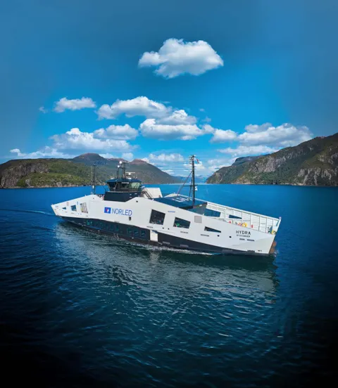 Norled MF Hydra sails on zero-emission liquid hydrogen