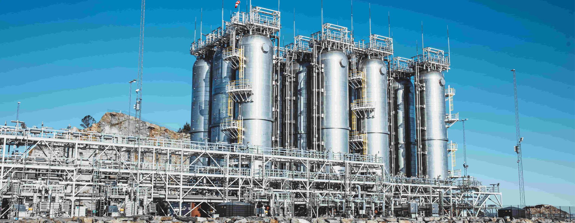 Onshore storage tanks