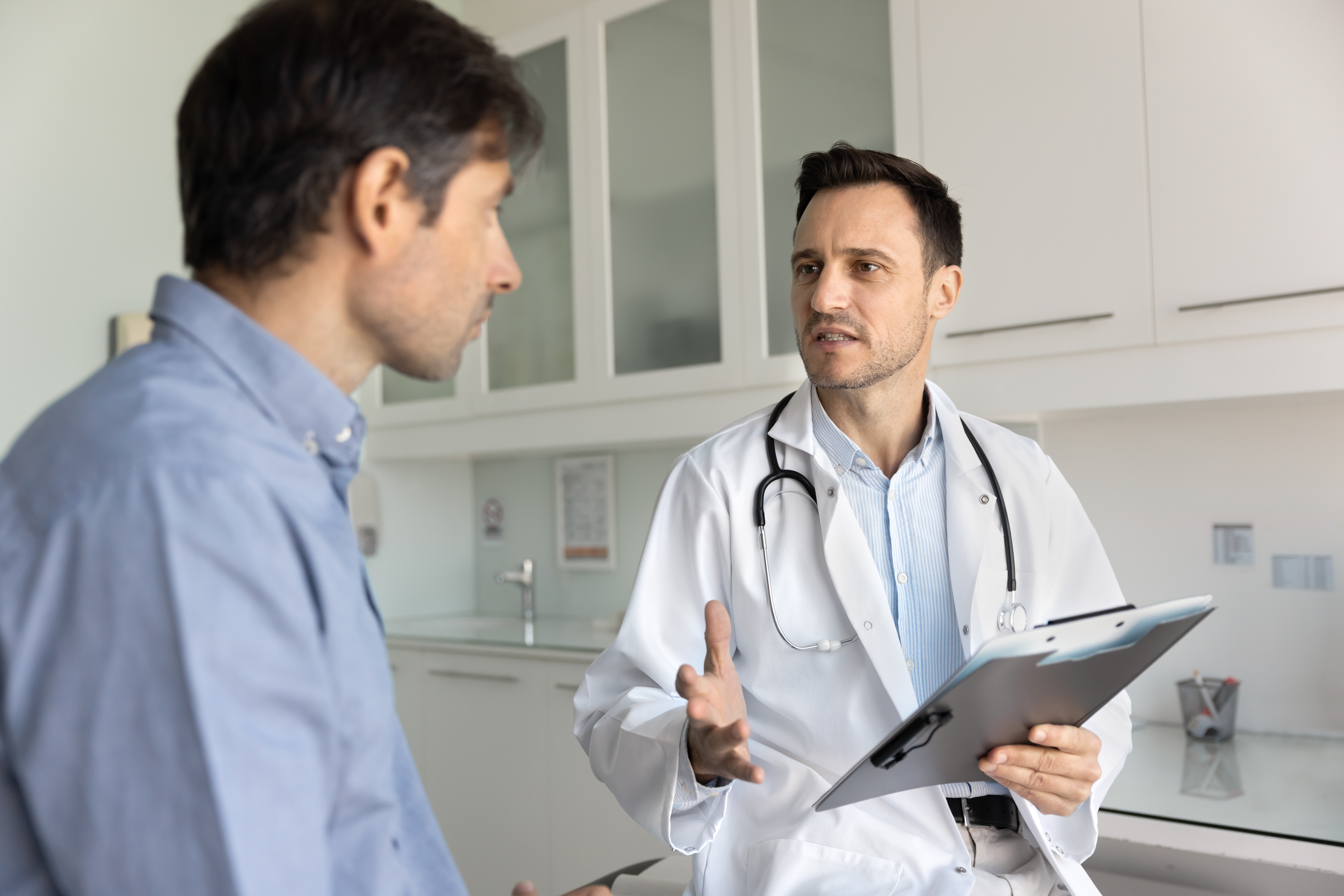 Doctors discussing patient treatment plans in an acute care hospital meeting DNV NIAHO® accreditation requirements