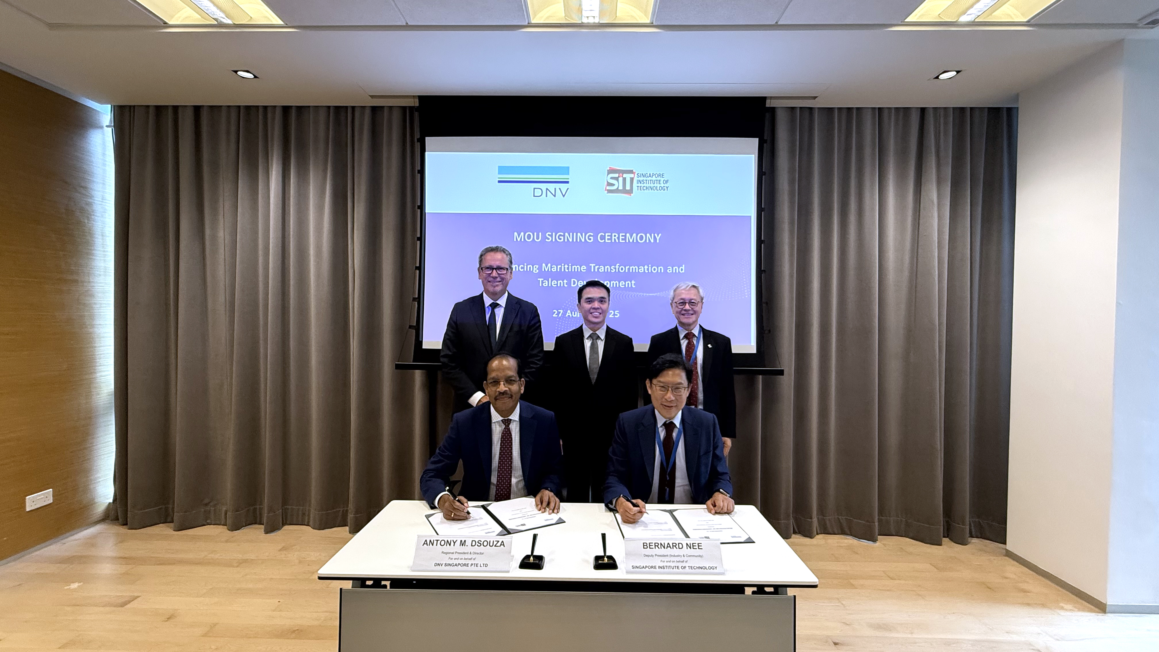 Remi Eriksen, Group President and CEO of DNV, witnessed the signing of the MoU between Bernard Nee, Deputy President (Industry and Community) at SIT, and Antony M. Dsouza, Regional President & Director (Southeast Asia, Pacific & India), Maritime at DNV, in the presence of Professor Chua Kee Chaing, President of SIT, and Ang Wee Keong, Chief Executive of MPA.