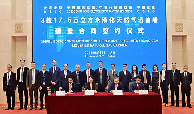 Representatives of oil major Sinopec, owner COSCO Shipping, and Dalian Shipbuilding Industry Company (DSIC) at the signing ceremony for three 175,000 m3 LNG carriers to be built to DNV class.