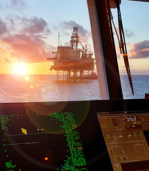 Maneuvering close to oil rig
