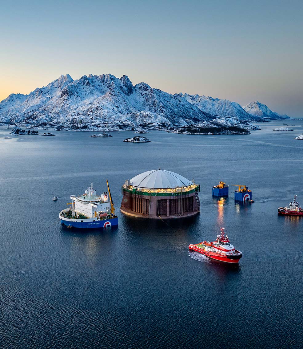 Float-off of Nordlaks fish farm
