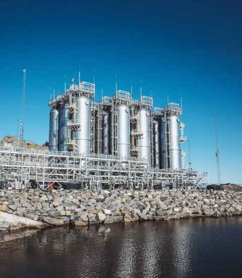CO2 tanks at bunkering hub