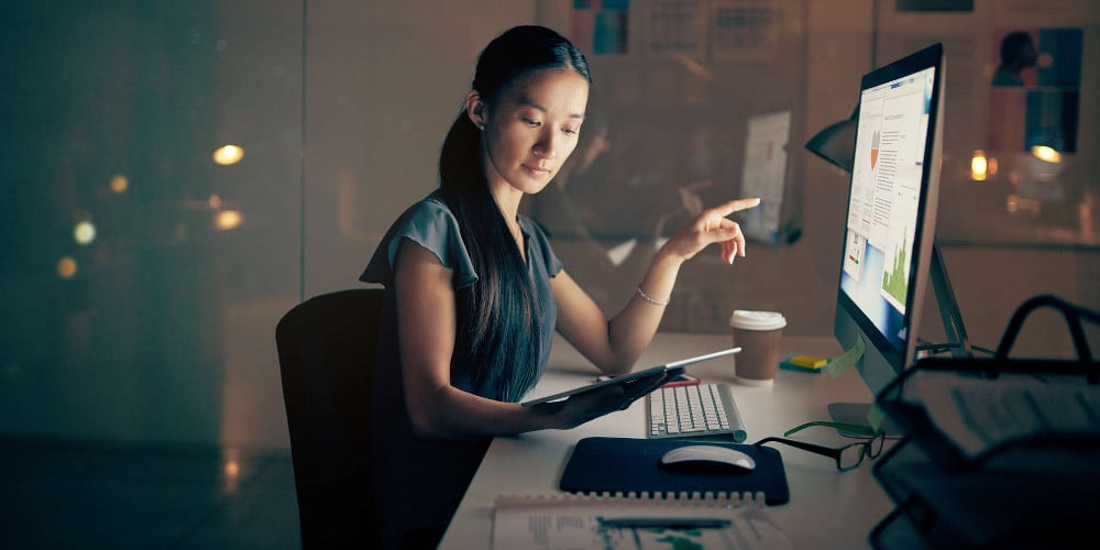 Woman working in front of a screen