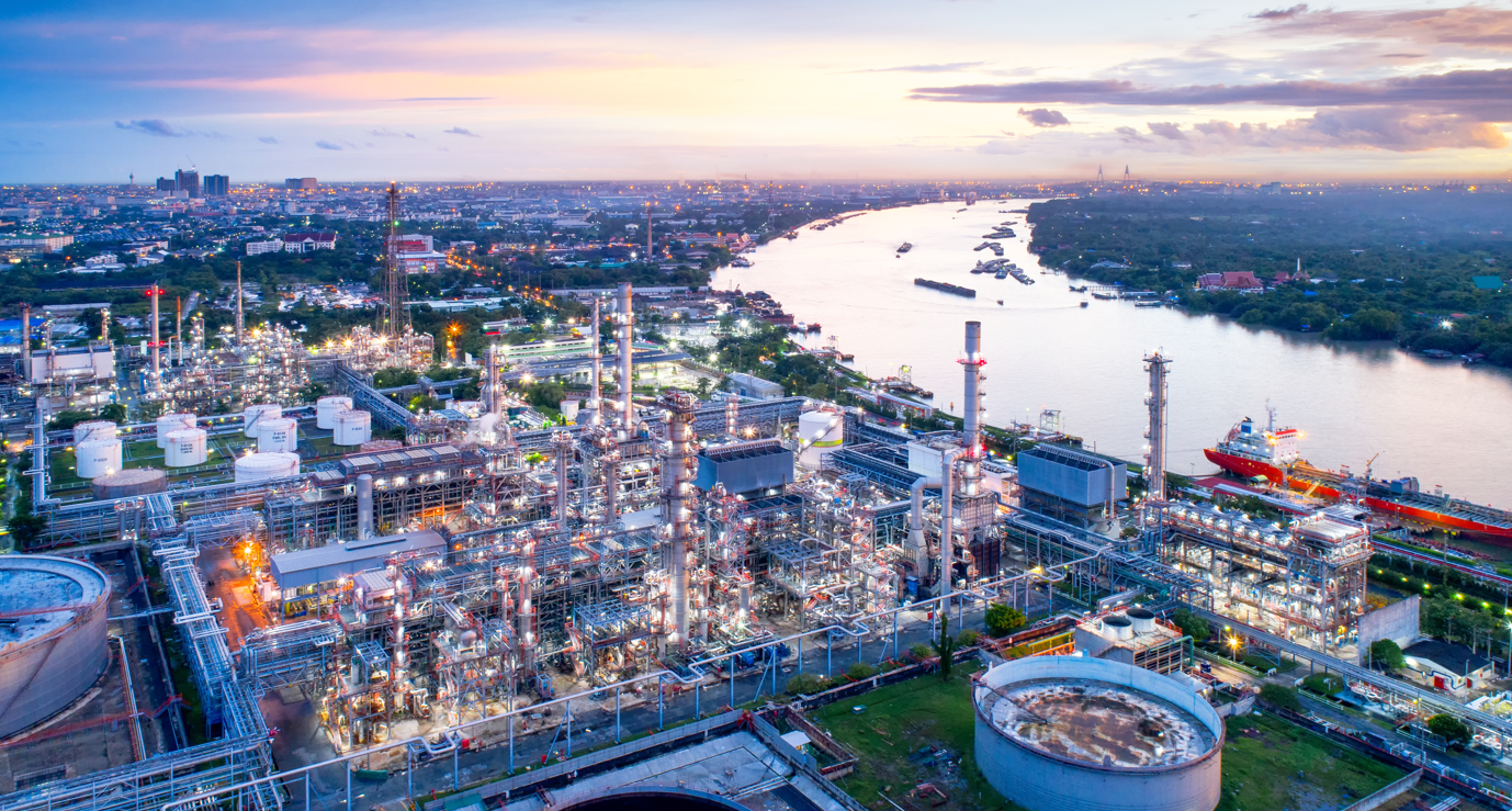 Quantitative risk analysis - refinery with city and river in the background