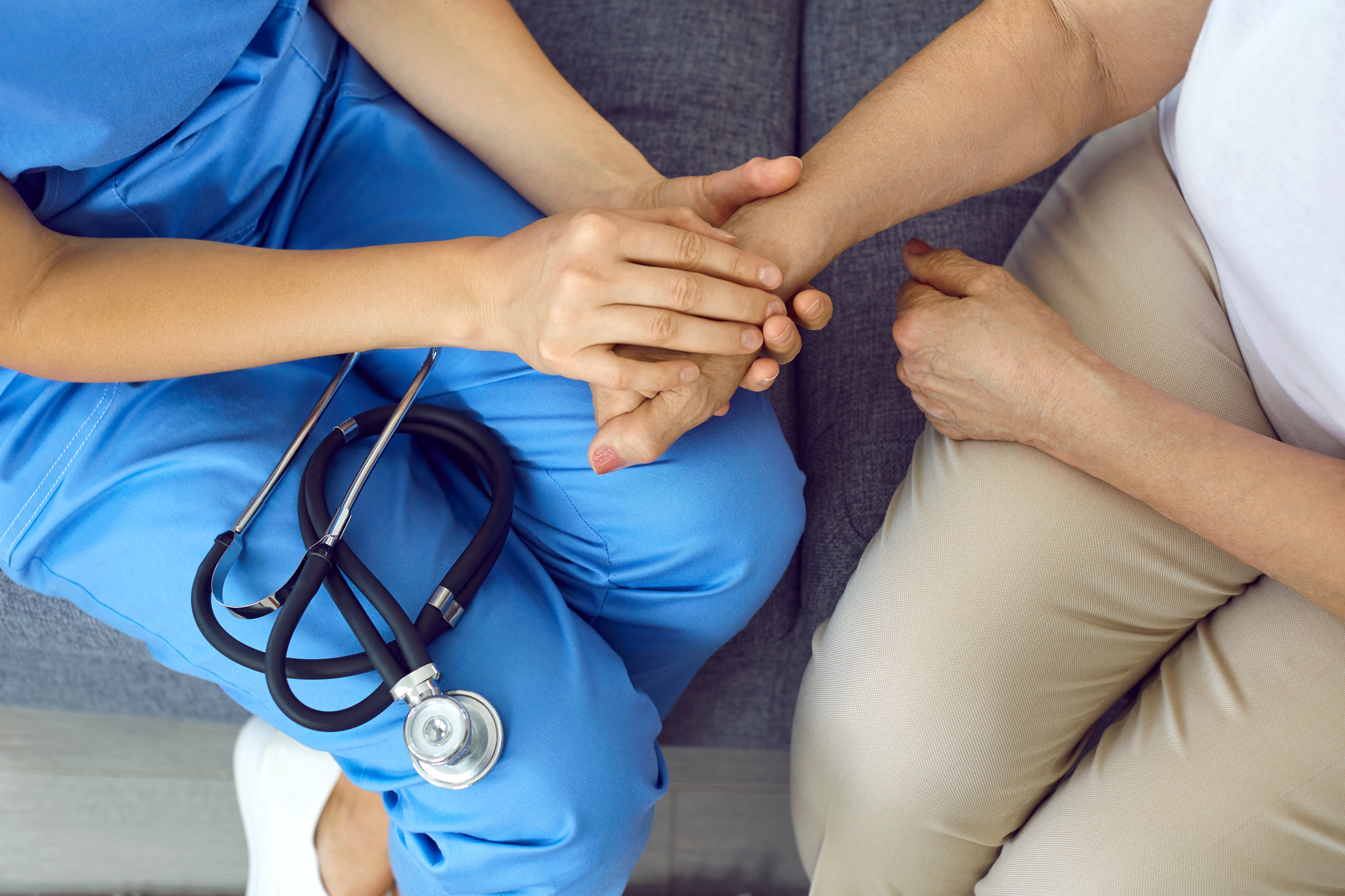 Clinician assessing heart function of an older patient in a facility aligned with DNV Heart Failure Advanced Certification standards