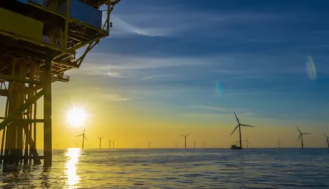 Modelling scenarios for sharing space at sea