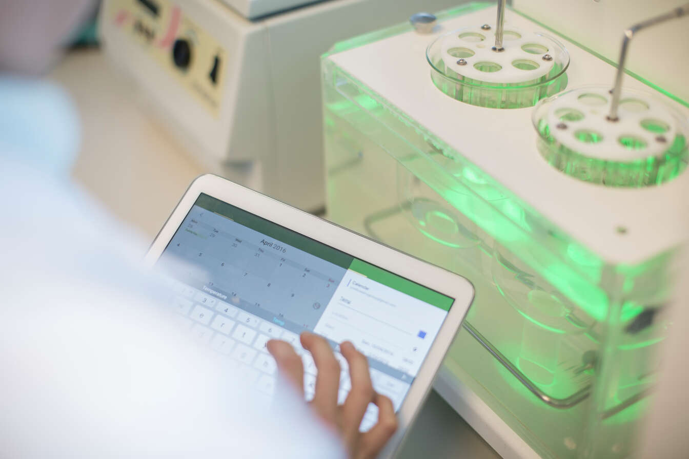 ipad in laboratory setting