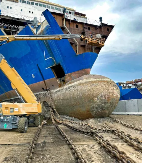 Vessel during disassembly