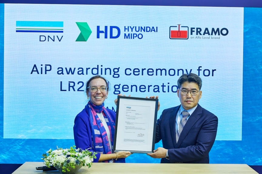 (left) Cristina Saenz de Santa Maria, Chief Operating Officer, DNV Maritime, (right) presents the AiP to Dong-Hyon Woo, Head of Hull Initial Design &amp; Technology Strategy at HD Hyundai Mipo.