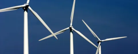 How do recent earthquakes events impact wind turbines?