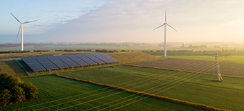 Lightspeed: Five DNV colleagues reflect and share their EE ambitions for 2022