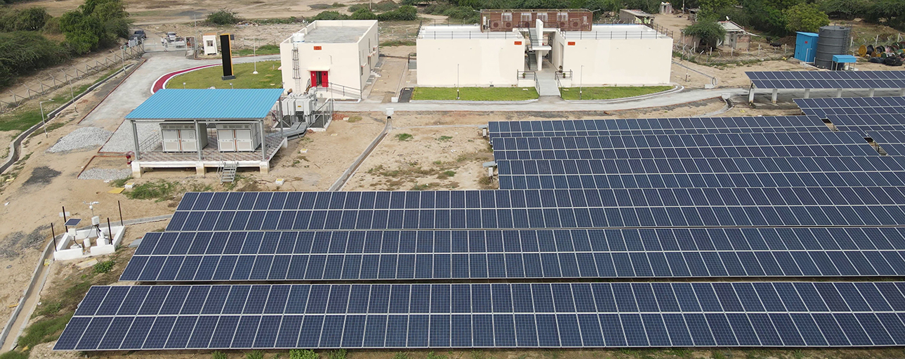 Modhera is now a completely solar-powered town, with a 6MWp photovoltaic system and batteries supplying 24/7 electric power. 