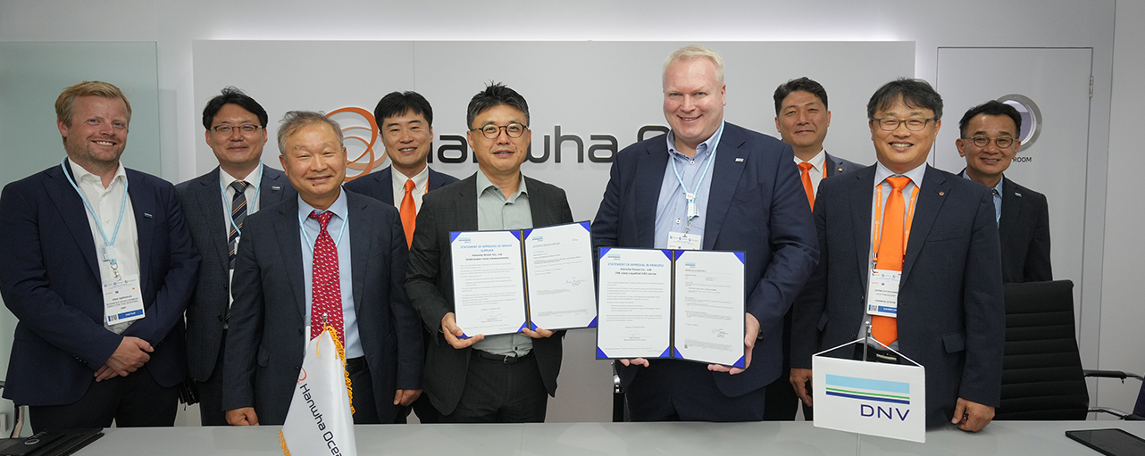 DNV and Hanwha Ocean AiP award ceremony
