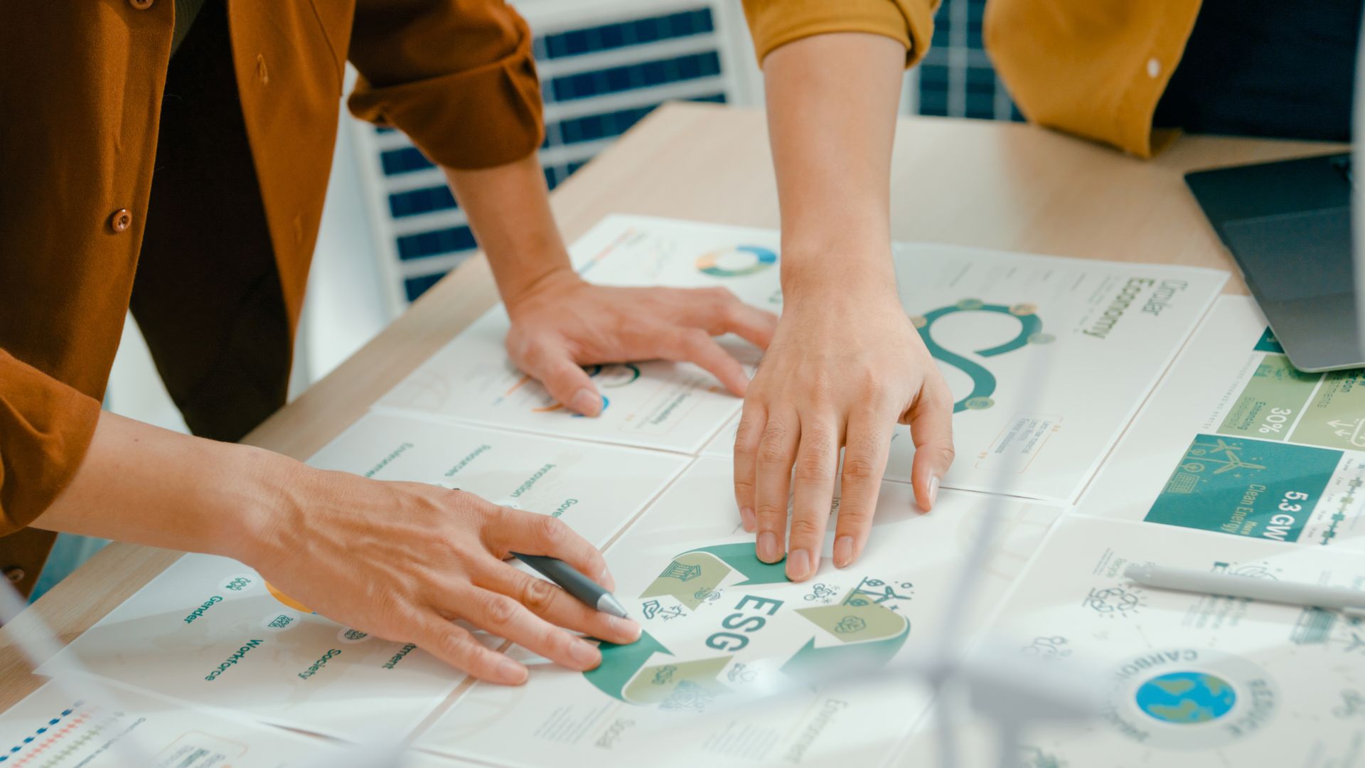 people discussing about esg topic