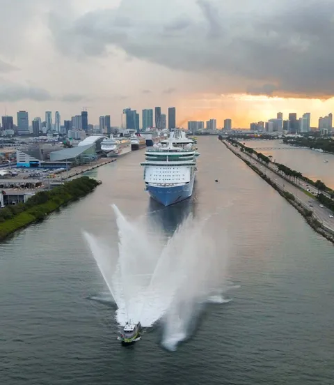 Freedom_of_the_Seas_at_Miami