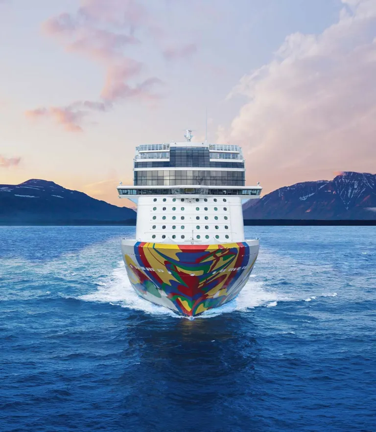 Norwegian_Encore_at_sea_in_Alaska.jpg