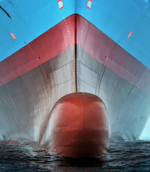 Bulbous_bow_of_a_containership.jpg