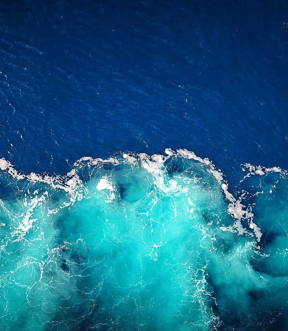 blue_and_green_ocean_waves.jpg