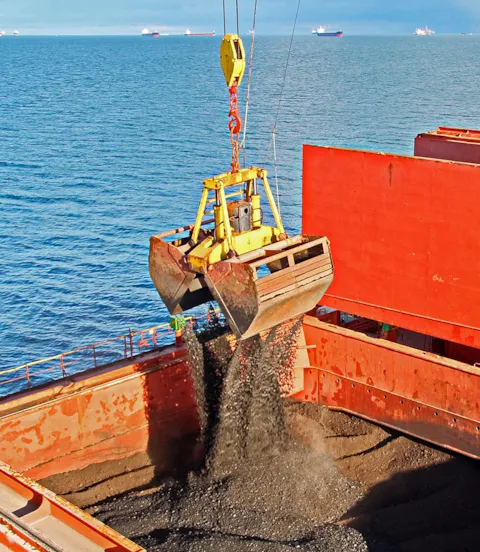KP_MPV_224_loading_bulk_cargo