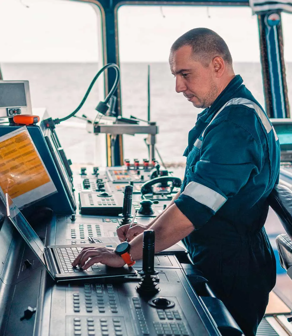 Crewmember on the bridge of an offshore vessel | DNV GL - Maritime