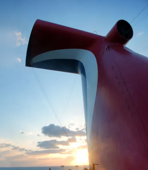 Carnival_Cruise_Line_ship_funnel.jpg