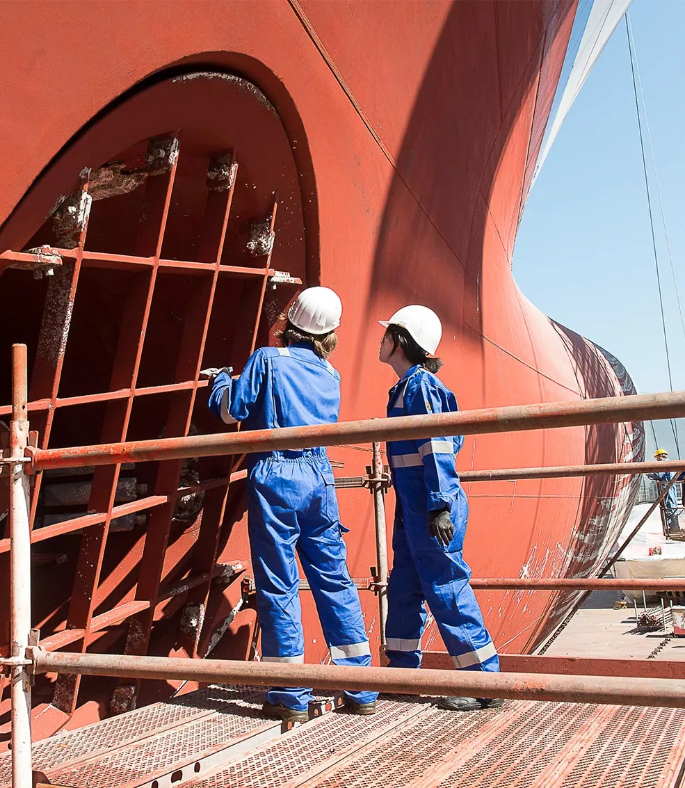 DNV_surveyors_inspecting_bow_thruster_tunnel