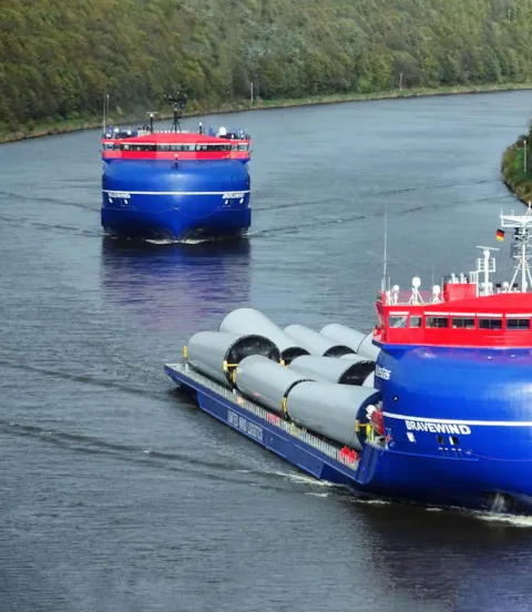 UWLs_Boldwind_and_Bravewind_in_canal.jpg