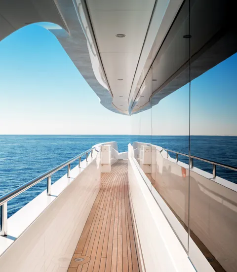 M1_Yacht_300_Window_front_on_a_megayacht