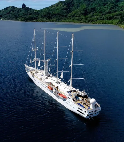 Huge_sailing_yacht_at_anchor.jpg