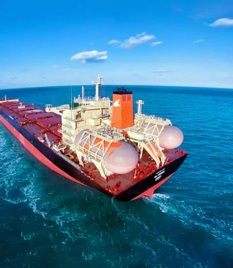 M2_Bulk_328_HL_Green_aft_view_showing_LNG_tanks