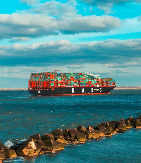 Sajir leaving port - Container ship