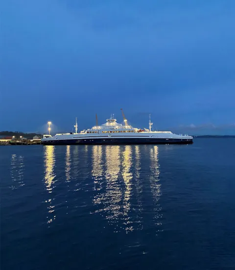 M2_Fer_325_Bastø_Electric_entering_port
