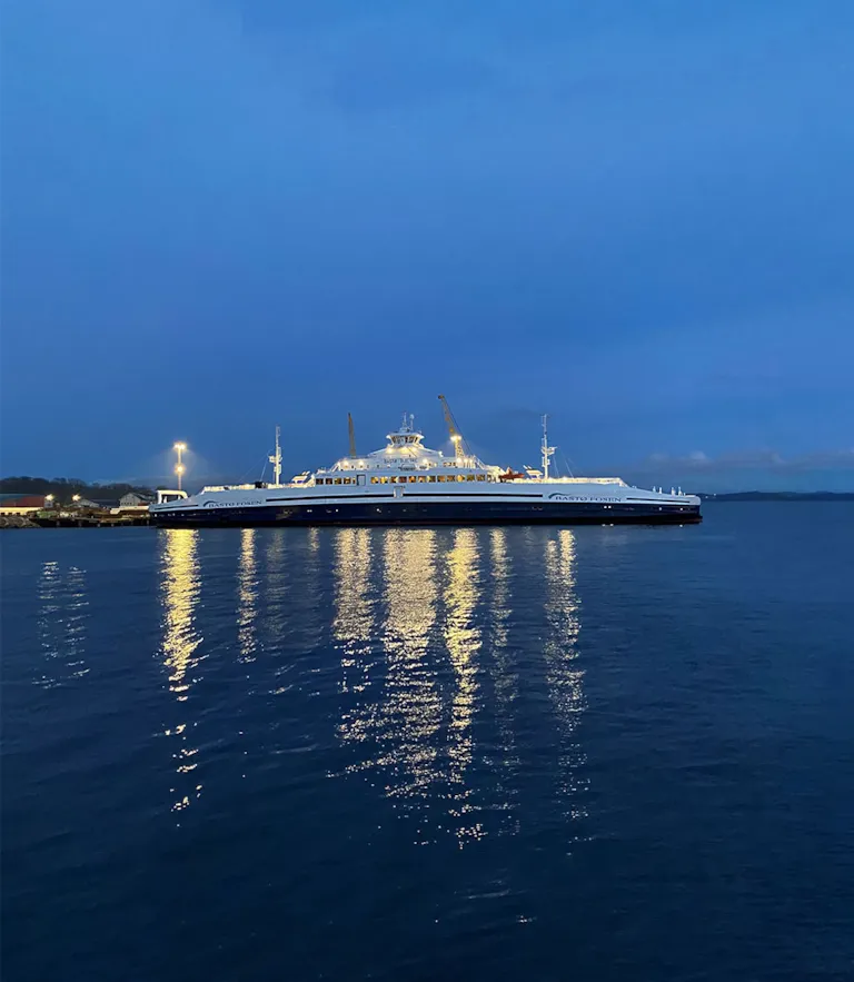 M2_Fer_325_Bastø_Electric_entering_port