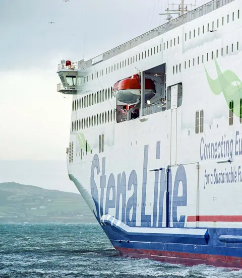 M2_Fer_389_Stena_Estrid_heading_ot_of_port.jpg