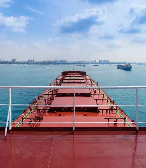 M2_Ind_290_Berge_Zugspitze_cargo_holds_and_forecastle