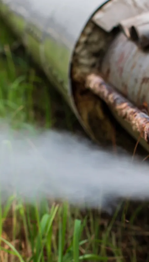 Leaking pipe