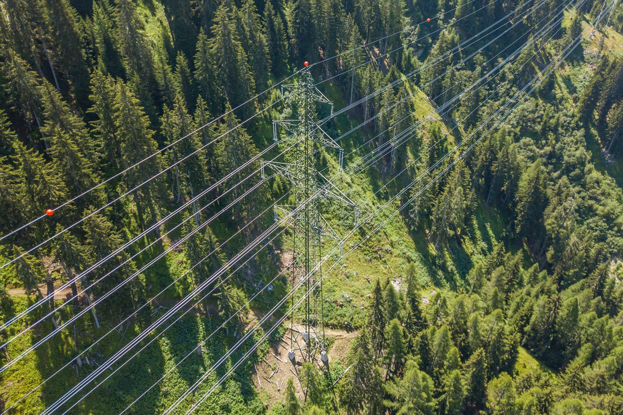 Overhead line projects delivered with confidence