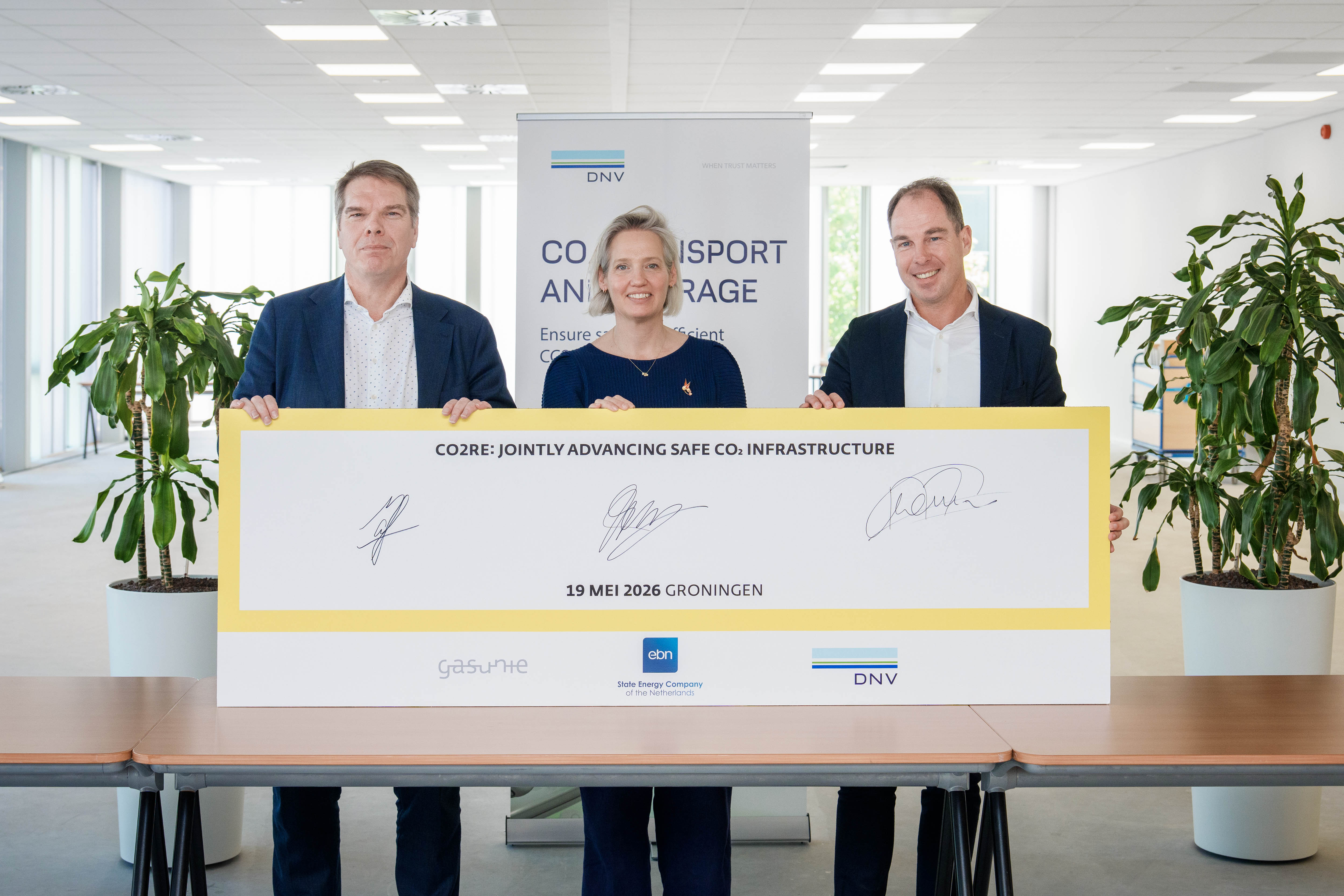 CO2RE signing ceremony