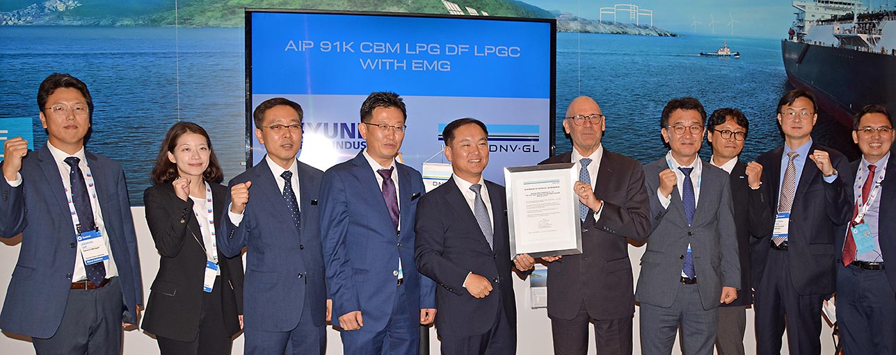 Signing ceremony HHI and DNV GL at Gastech 2019