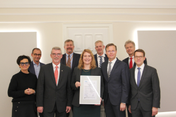 Hapag-Lloyd receives DNV Excellence 5 Star Award for continuous compliance_358x