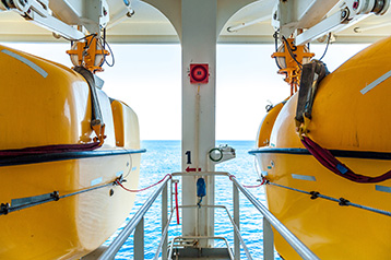 Lifeboats on a vessel - DNV GL Maritime