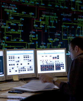 Managing daily gas transmission operations efficiently with hydraulic models
