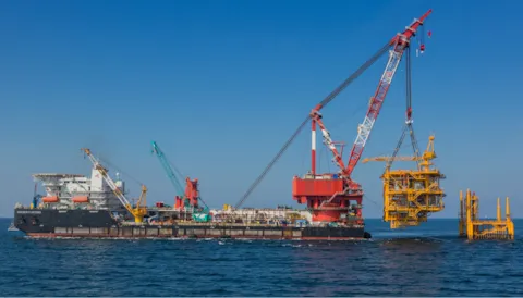 Transport & installation of offshore bottom fixed installations