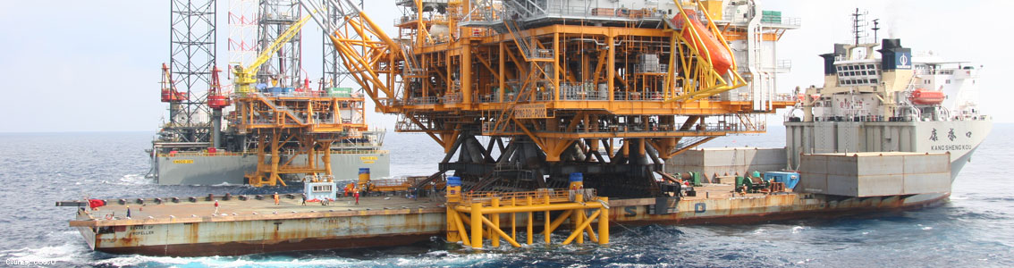 Vessels towing a rig